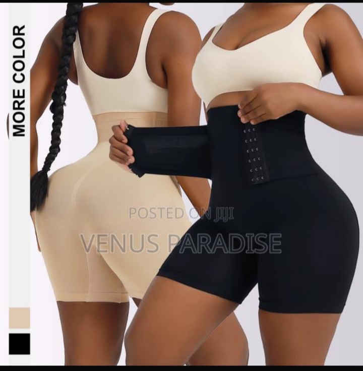 Ropa interior de cintura alta ajustable que controla el abdomen y levanta los glúteos.